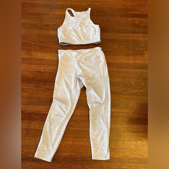 Outdoor Voices Leggings and Sports Bra Set in Light Purple 💜🦄 - Picture 2 of 7